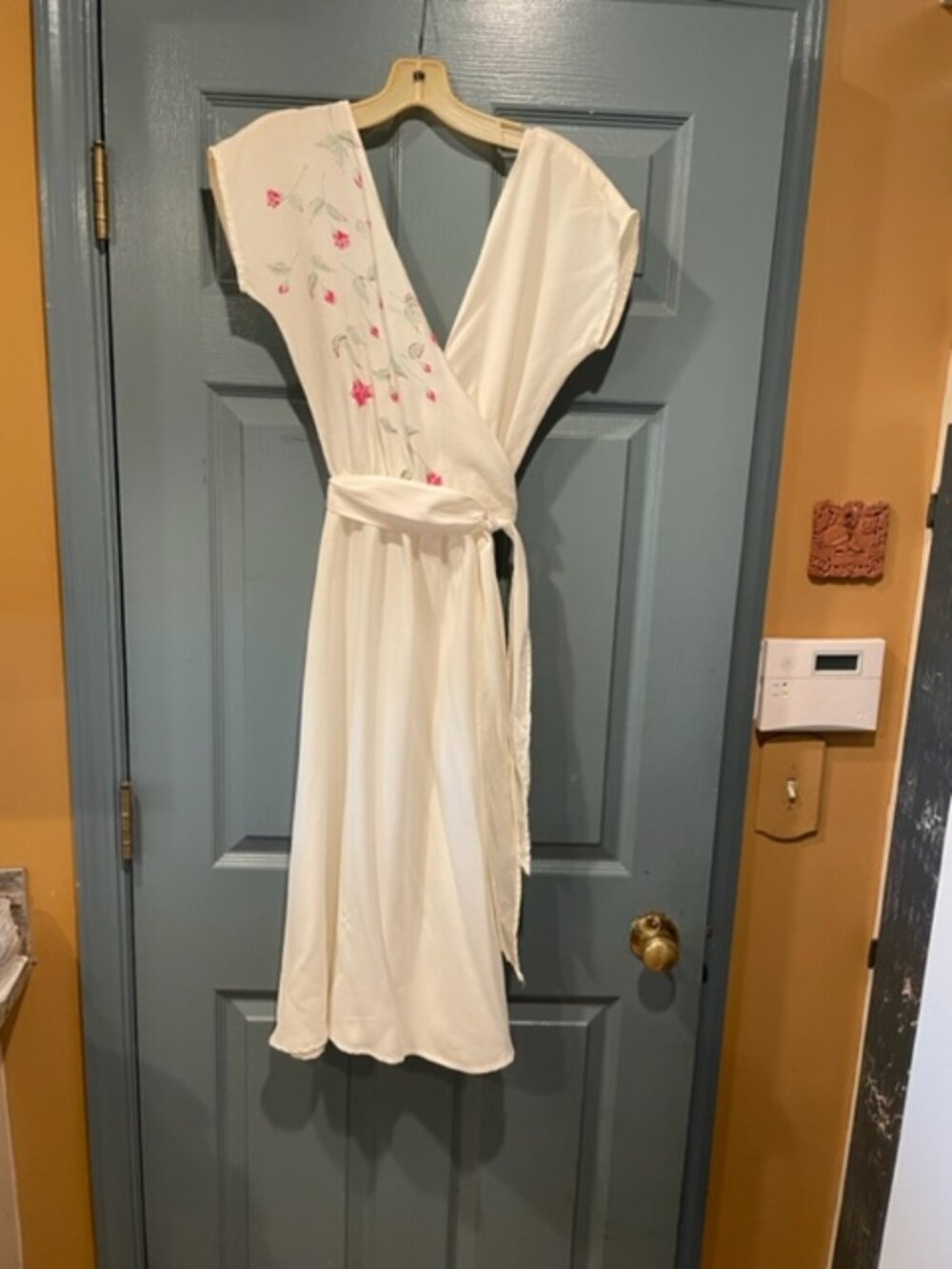 My Colours 70s white dress with floral design, sz 9, very good condition